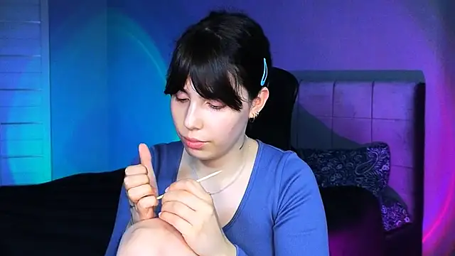 Stacy Gonzales  online show from April 3, 11:30 am