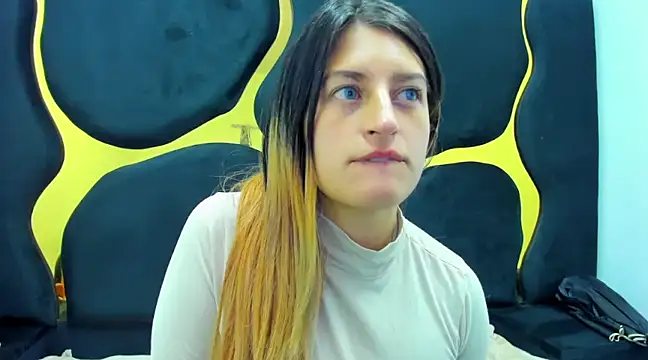 GiaRoussel online show from February 12, 1:27 pm