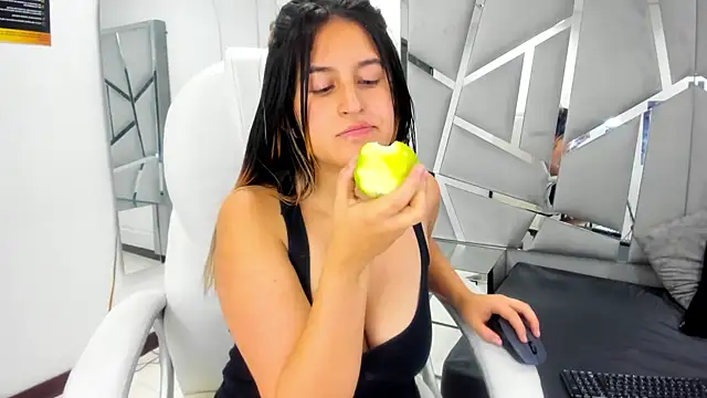 GiaRoussel online show from March 4, 5:34 pm