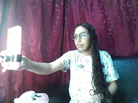 ifeelverywet andhot online show from January 4, 4:32 pm