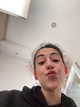 Snapshot of m1999m1 chatting on March 25, 10:43 am m1999m1 online show from March 25, 10:43 am