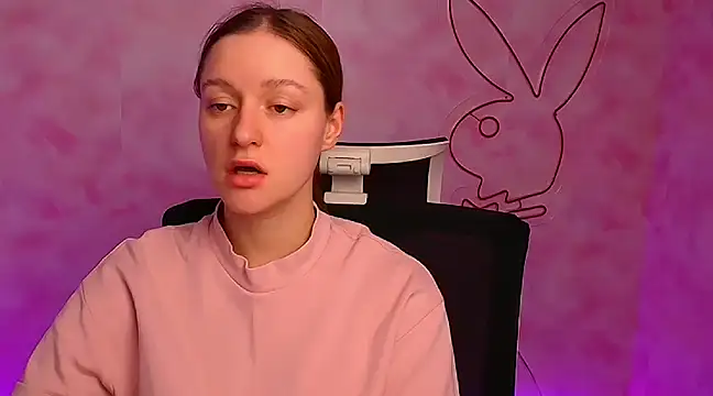 Snapshot of Fantasy_July chatting on December 4, 10:13 am Fantasy July online show from December 4, 10:13 am