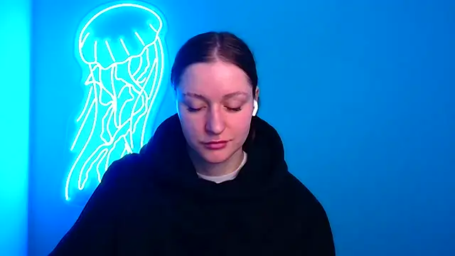 Snapshot of Fantasy_July chatting on December 15, 9:45 am Fantasy July online show from December 15, 9:45 am