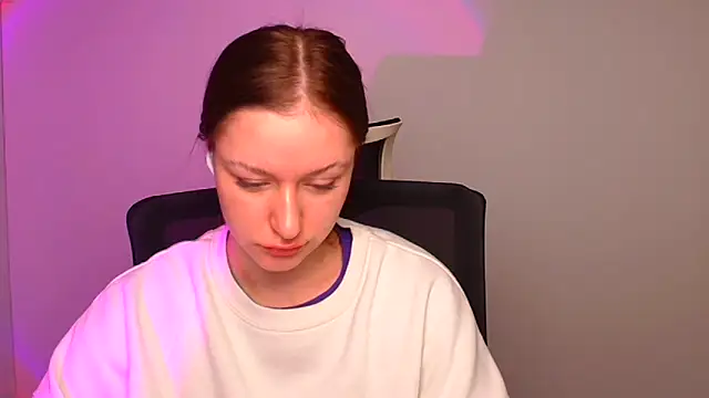 Snapshot of Fantasy_July chatting on December 23, 9:49 am Fantasy July online show from December 23, 9:49 am