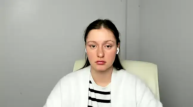 Snapshot of Fantasy_July chatting on February 8, 12:39 pm Fantasy July online show from February 8, 12:39 pm