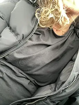 JenniLowen online show from February 4, 12:33 pm