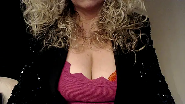 JenniLowen online show from February 9, 6:47 pm