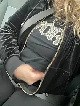 JenniLowen online show from February 12, 4:00 pm