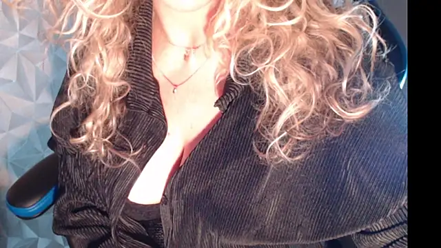 JenniLowen online show from March 13, 2:01 pm