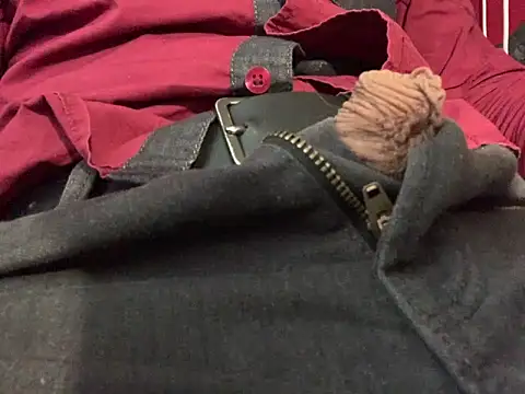 Snapshot of skatebored chatting on January 22, 8:38 pm skatebored online show from January 22, 8:38 pm