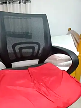 Snapshot of juliya_Les chatting on February 18, 2:57 pm juliya Les online show from February 18, 2:57 pm