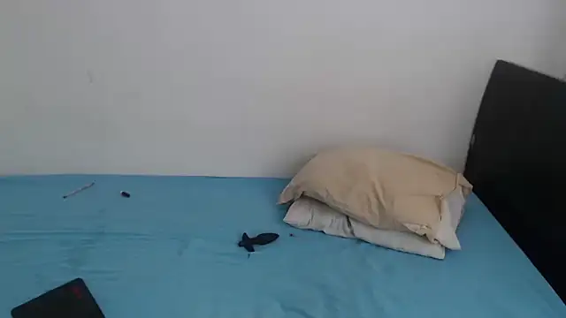 lolitabauer2 online show from February 8, 1:47 pm