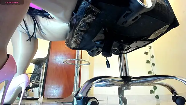 Snapshot of aitana-purple chatting on March 5, 10:17 pm aitana-purple online show from March 5, 10:17 pm