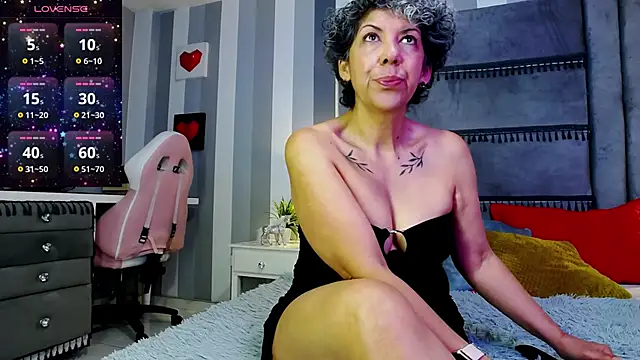 Julianewell online show from April 2, 12:14 pm