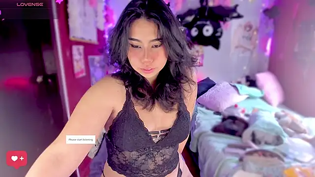 Snapshot of kiki_cavilll chatting on December 7, 12:24 pm kiki cavilll online show from December 7, 12:24 pm