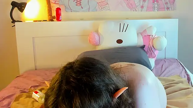 Snapshot of kuraii1_ chatting on December 26, 2:12 am kuraii1 online show from December 26, 2:12 am