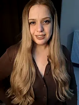 cansuozell online show from October 10, 5:45 pm