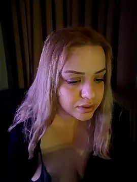 cansuozell online show from April 17, 8:45 pm