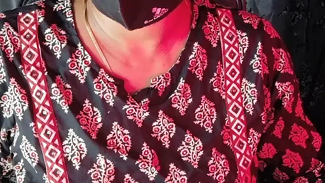 SexyAndHottie online show from April 15, 1:29 pm