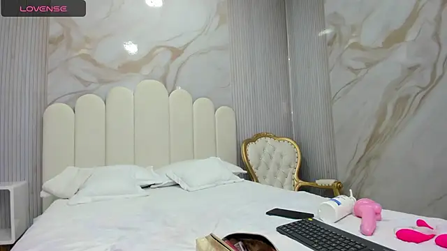 Snapshot of Carohorny4u chatting on March 7, 12:23 pm Carohorny4u online show from March 7, 12:23 pm