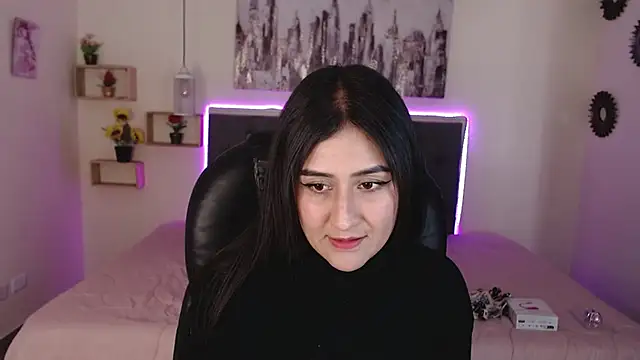 mia aira online show from December 17, 8:21 pm