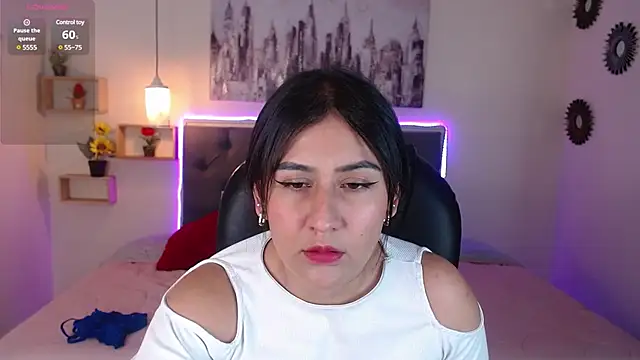 mia aira online show from December 30, 8:04 pm