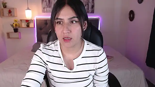 mia aira online show from January 22, 8:06 pm