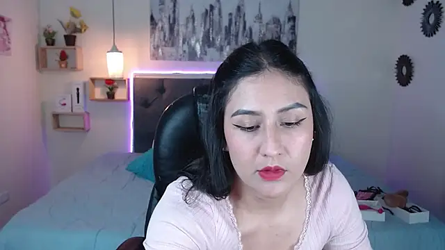 mia aira online show from February 13, 8:13 pm