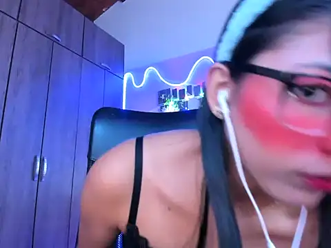 Snapshot of _ALLYSON18_ chatting on January 17, 11:38 am ALLYSON18 online show from January 17, 11:38 am