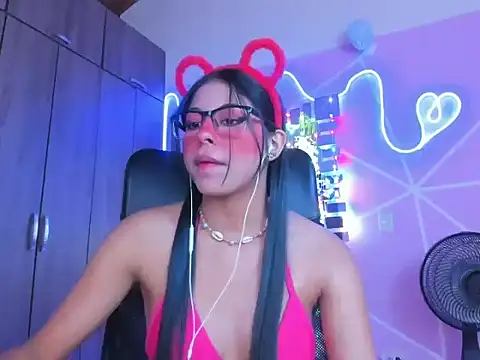 Snapshot of _ALLYSON18_ chatting on January 19, 2:28 pm ALLYSON18 online show from January 19, 2:28 pm