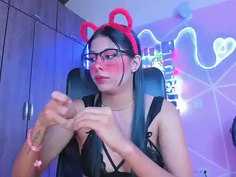 Snapshot of _ALLYSON18_ chatting on January 20, 2:25 pm ALLYSON18 online show from January 20, 2:25 pm