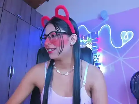 Snapshot of _ALLYSON18_ chatting on January 21, 11:24 am ALLYSON18 online show from January 21, 11:24 am