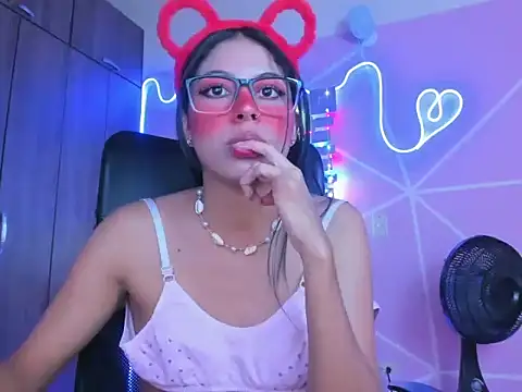 Snapshot of _ALLYSON18_ chatting on January 21, 2:26 pm ALLYSON18 online show from January 21, 2:26 pm