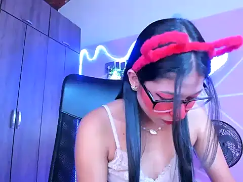 Snapshot of _ALLYSON18_ chatting on January 22, 11:12 am ALLYSON18 online show from January 22, 11:12 am