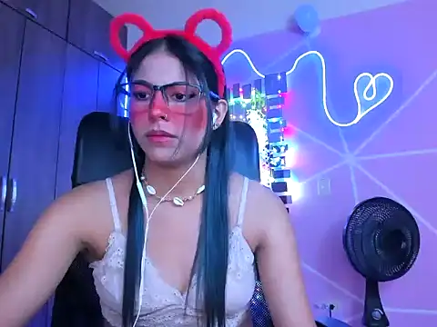 Snapshot of _ALLYSON18_ chatting on January 22, 2:46 pm ALLYSON18 online show from January 22, 2:46 pm
