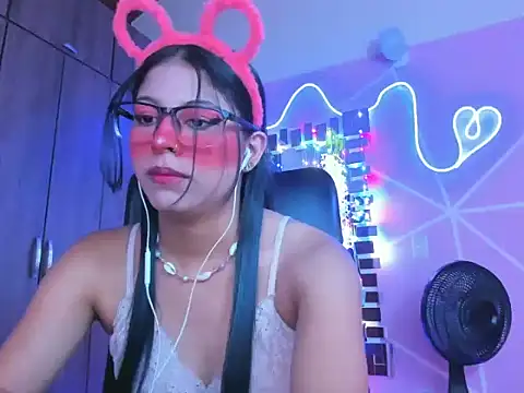 Snapshot of _ALLYSON18_ chatting on January 26, 11:17 am ALLYSON18 online show from January 26, 11:17 am