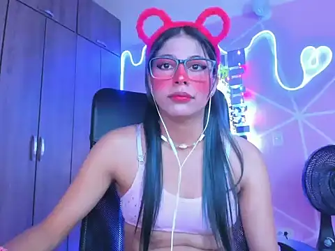 Snapshot of _ALLYSON18_ chatting on February 10, 2:26 pm ALLYSON18 online show from February 10, 2:26 pm