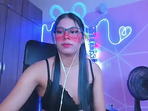 Snapshot of _ALLYSON18_ chatting on February 11, 2:35 pm ALLYSON18 online show from February 11, 2:35 pm