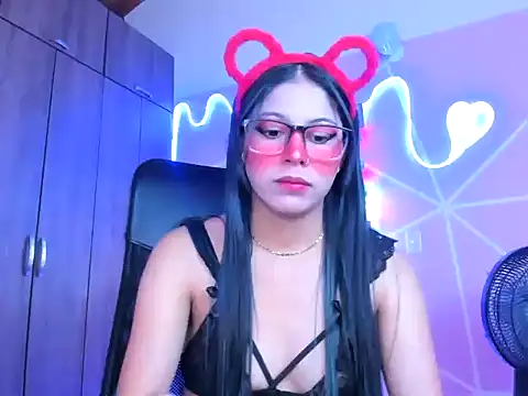Snapshot of _ALLYSON18_ chatting on February 12, 2:21 pm ALLYSON18 online show from February 12, 2:21 pm