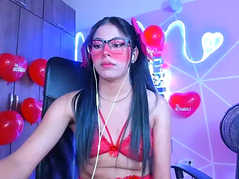 Snapshot of _ALLYSON18_ chatting on February 14, 2:33 pm ALLYSON18 online show from February 14, 2:33 pm
