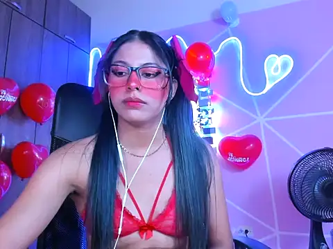 Snapshot of _ALLYSON18_ chatting on February 14, 5:36 pm ALLYSON18 online show from February 14, 5:36 pm