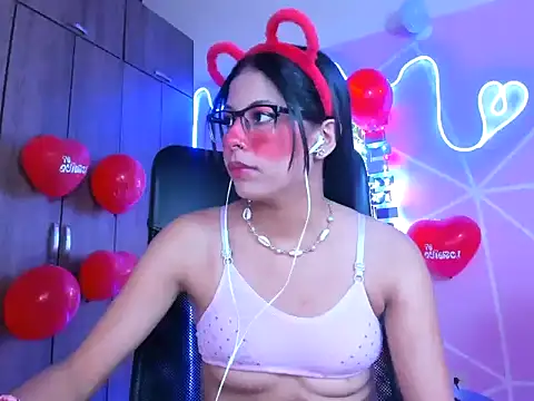 Snapshot of _ALLYSON18_ chatting on February 16, 6:10 pm ALLYSON18 online show from February 16, 6:10 pm