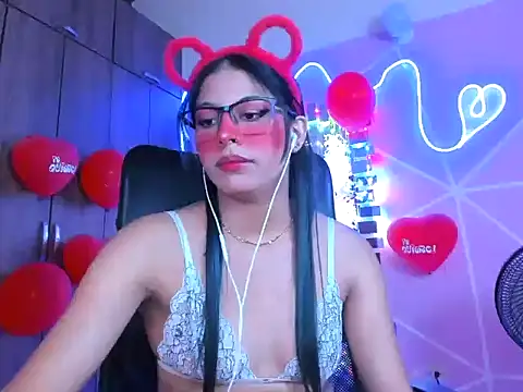 Snapshot of _ALLYSON18_ chatting on February 17, 5:53 pm ALLYSON18 online show from February 17, 5:53 pm