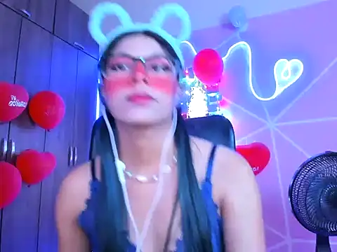 Snapshot of _ALLYSON18_ chatting on February 19, 2:34 pm ALLYSON18 online show from February 19, 2:34 pm