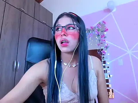Snapshot of _ALLYSON18_ chatting on March 12, 2:34 pm ALLYSON18 online show from March 12, 2:34 pm