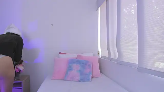 Brisa blue online show from December 20, 4:04 pm