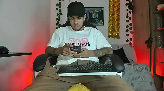 mikee scooth online show from January 12, 7:10 pm