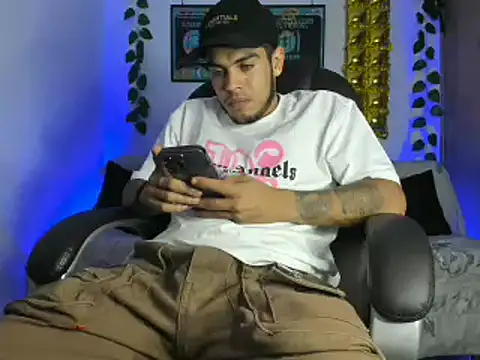 mikee scooth online show from January 19, 2:57 am