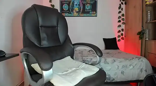 mikee scooth online show from February 25, 9:53 am