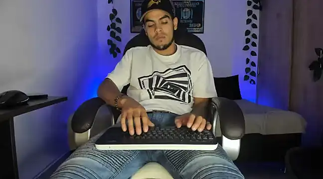 mikee scooth online show from March 13, 3:44 am